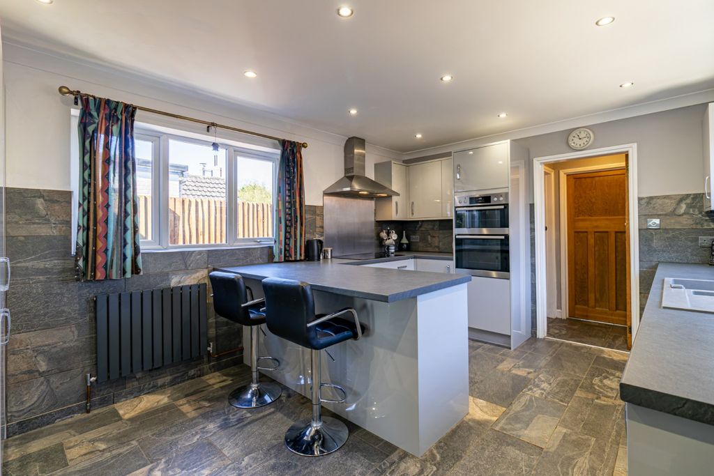 Property photo 2 of 34 4122828