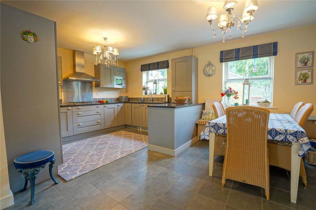 Property photo 2 of 19 Picture No. 11