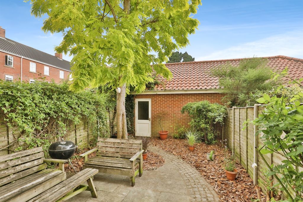 Property photo 2 of 17
