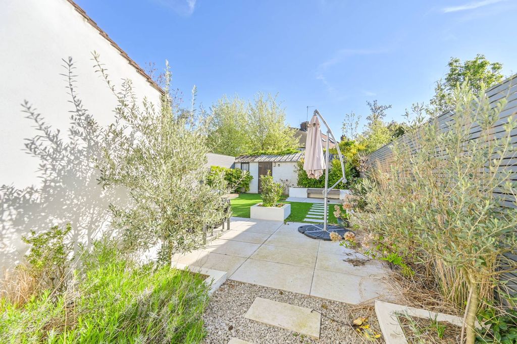 Property photo 3 of 16