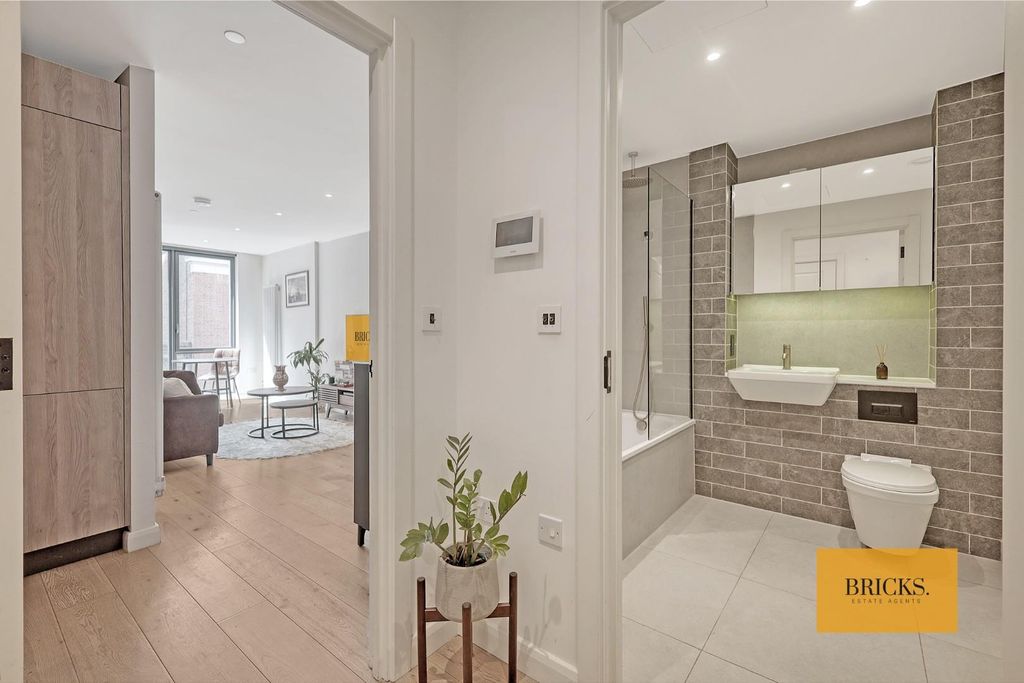 Property photo 2 of 25