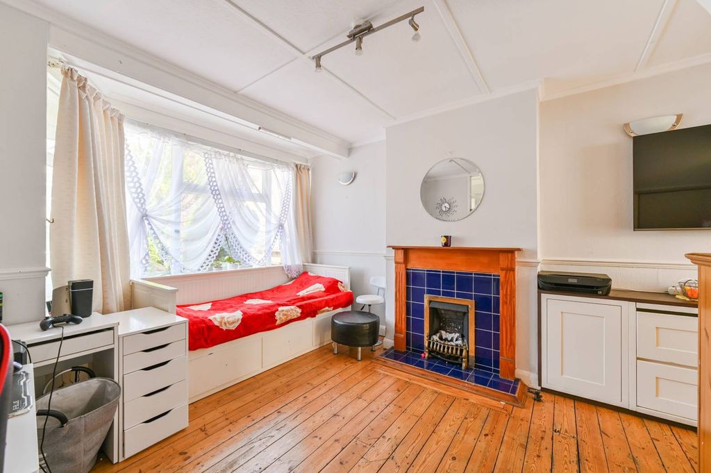 Property photo 3 of 12