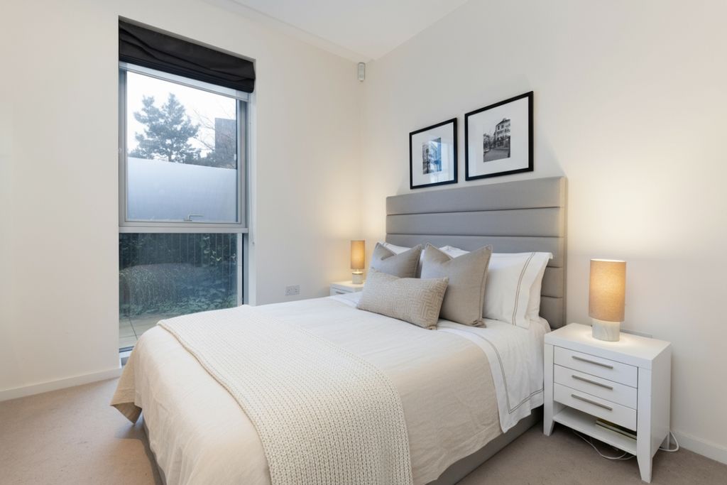 Property photo 1 of 7 Bedroom 1