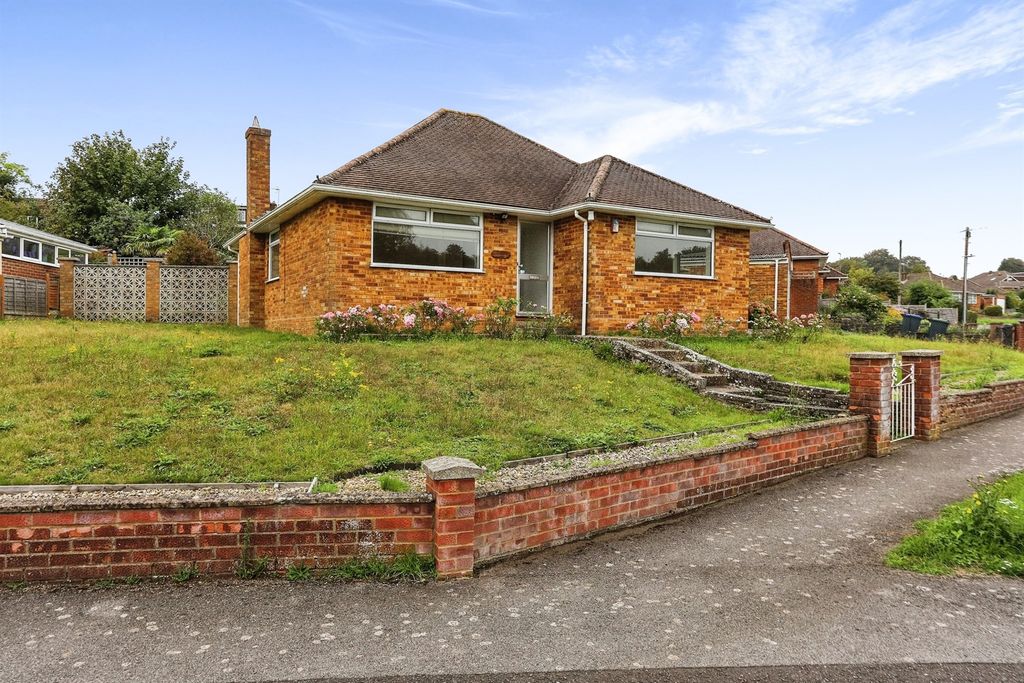 Property photo 1 of 10 1 Front