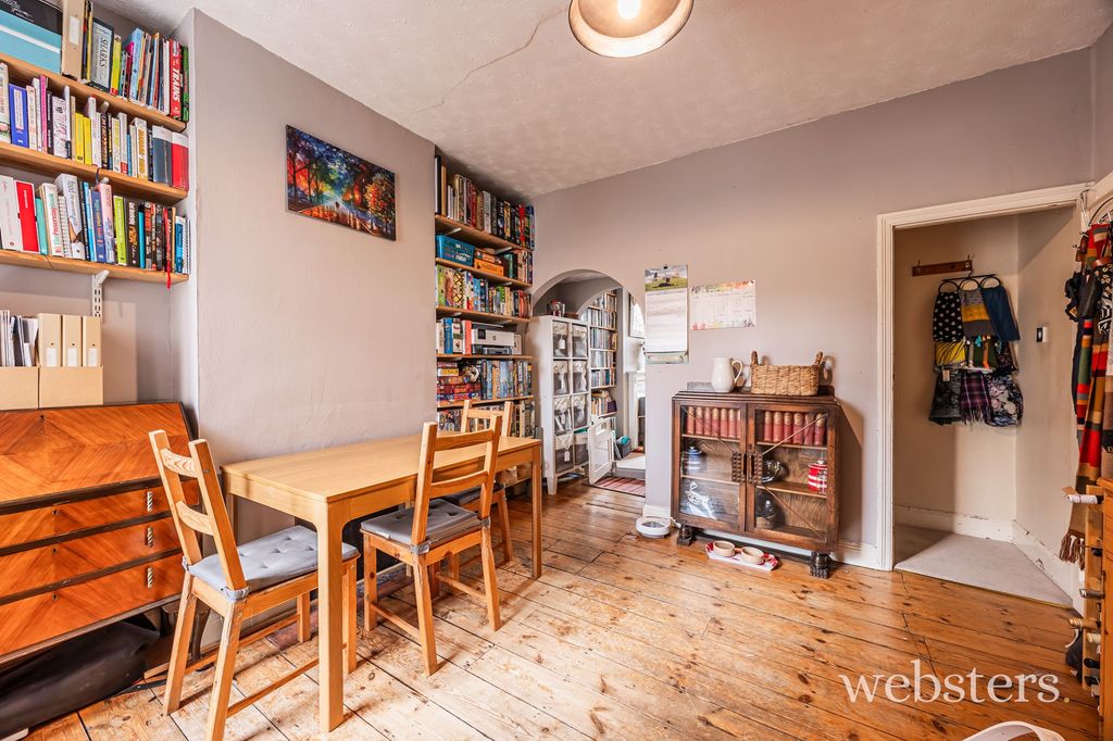 Property photo 3 of 12