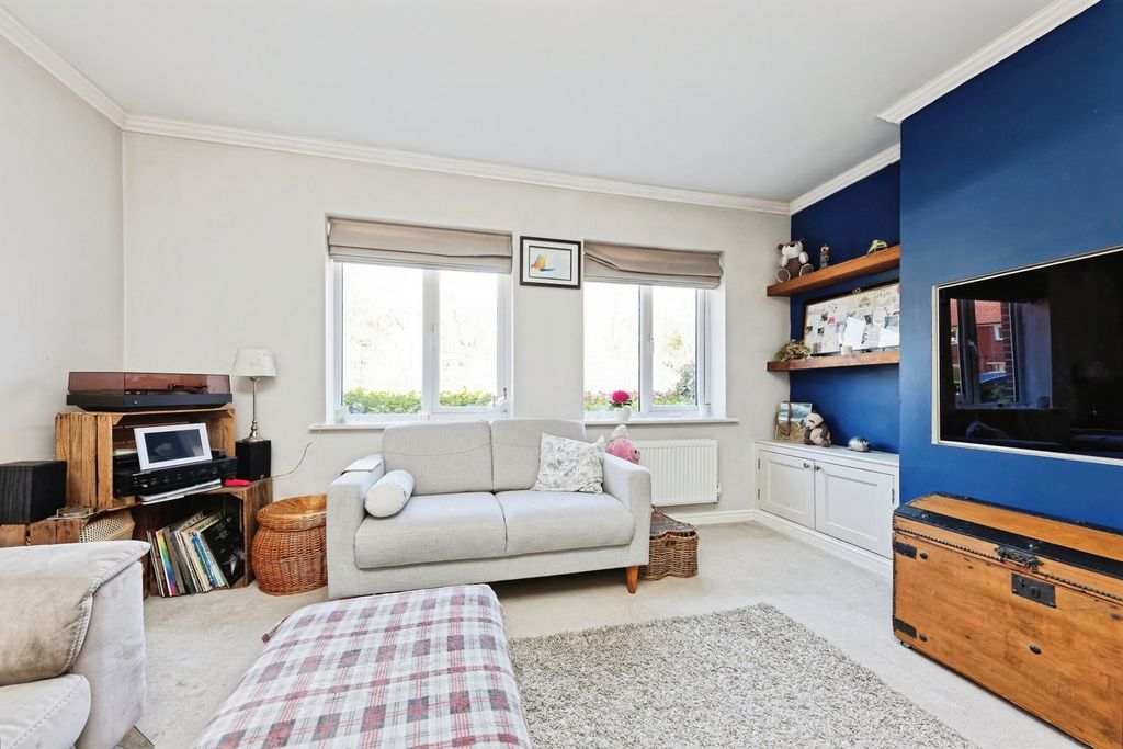 Property photo 3 of 17 Photo
