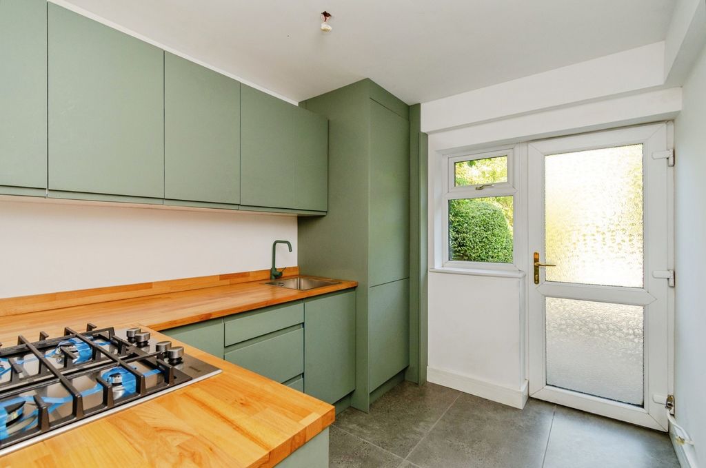 Property photo 2 of 17 Photo