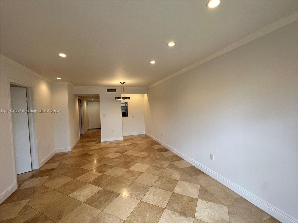 Property photo 3 of 35 <Alttext/>