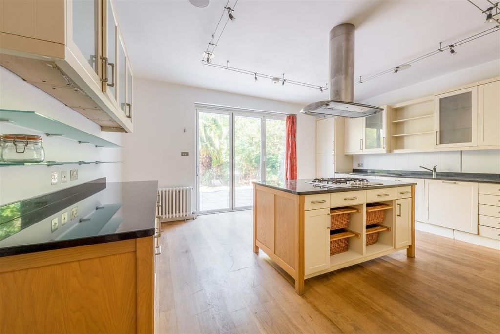 Property photo 2 of 37 26 Fourth Avenue-3.Jpg