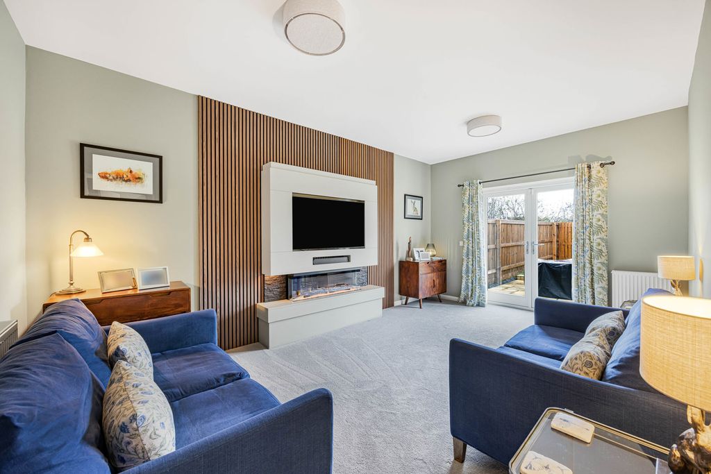 Property photo 2 of 24 Sitting Room