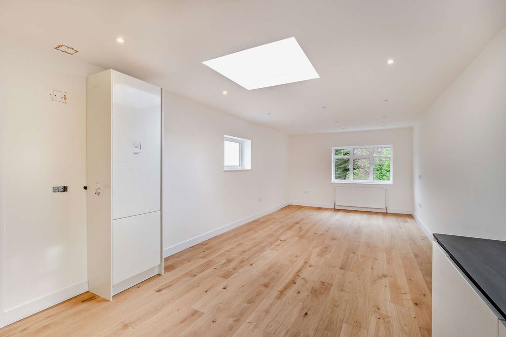 Additional image 10 of 2 bed flat for saleMoss Lane, Pinner Village HA5