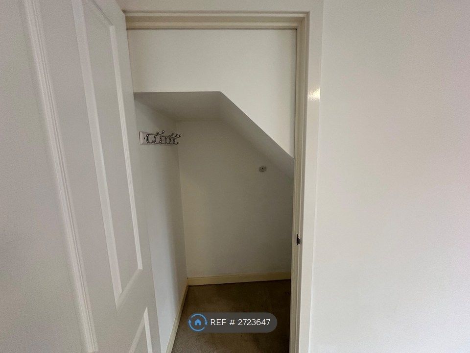 Property photo 3 of 16 Downstairs Cloak Room