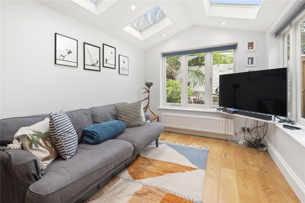 Property photo 2 of 11 Reception