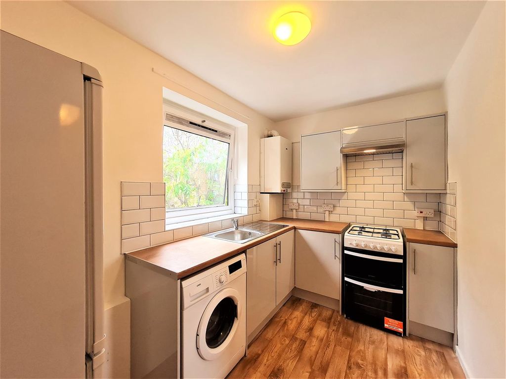Property photo 2 of 8 Kitchen, Sheepcote Lane, Battersea