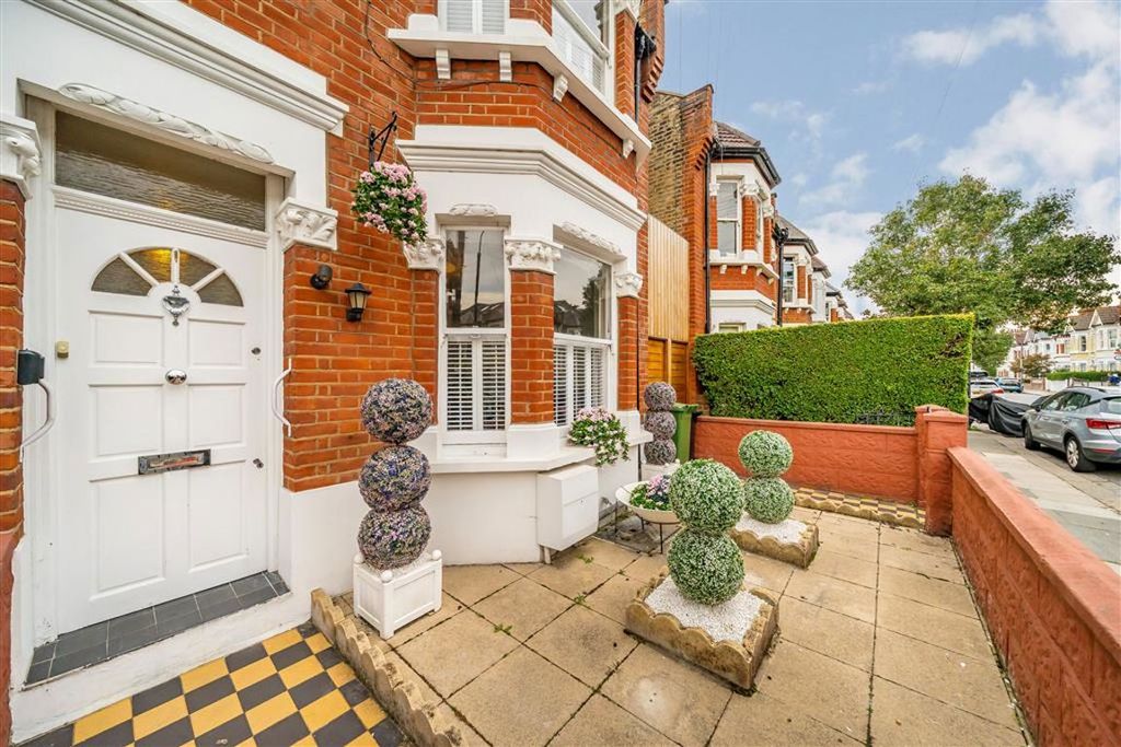 Property photo 1 of 11