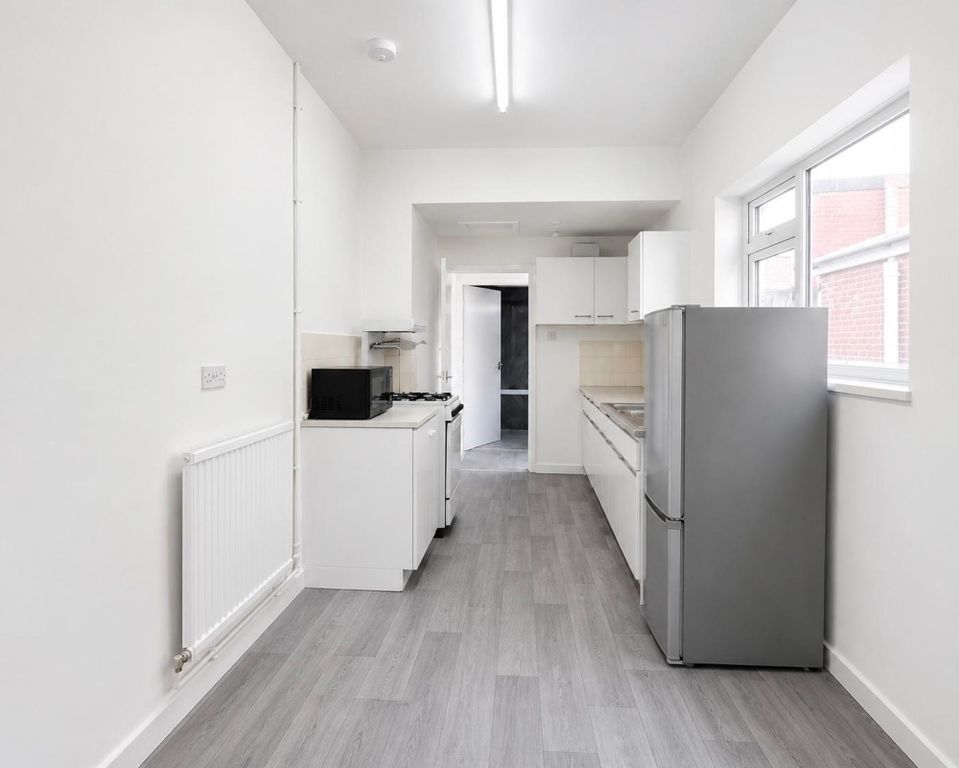 Property photo 2 of 10 Kitchen