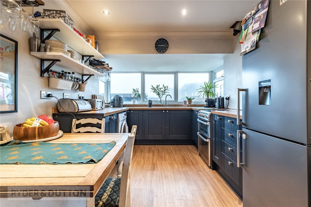 Property photo 3 of 21 Kitchen