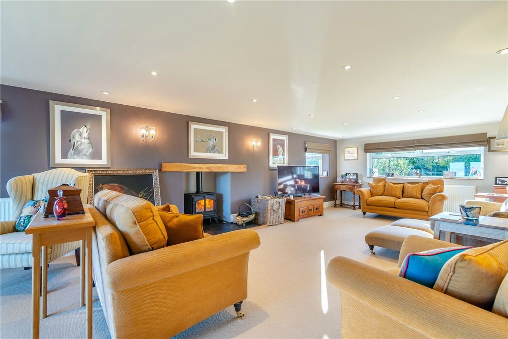Property photo 3 of 27 Sitting Room