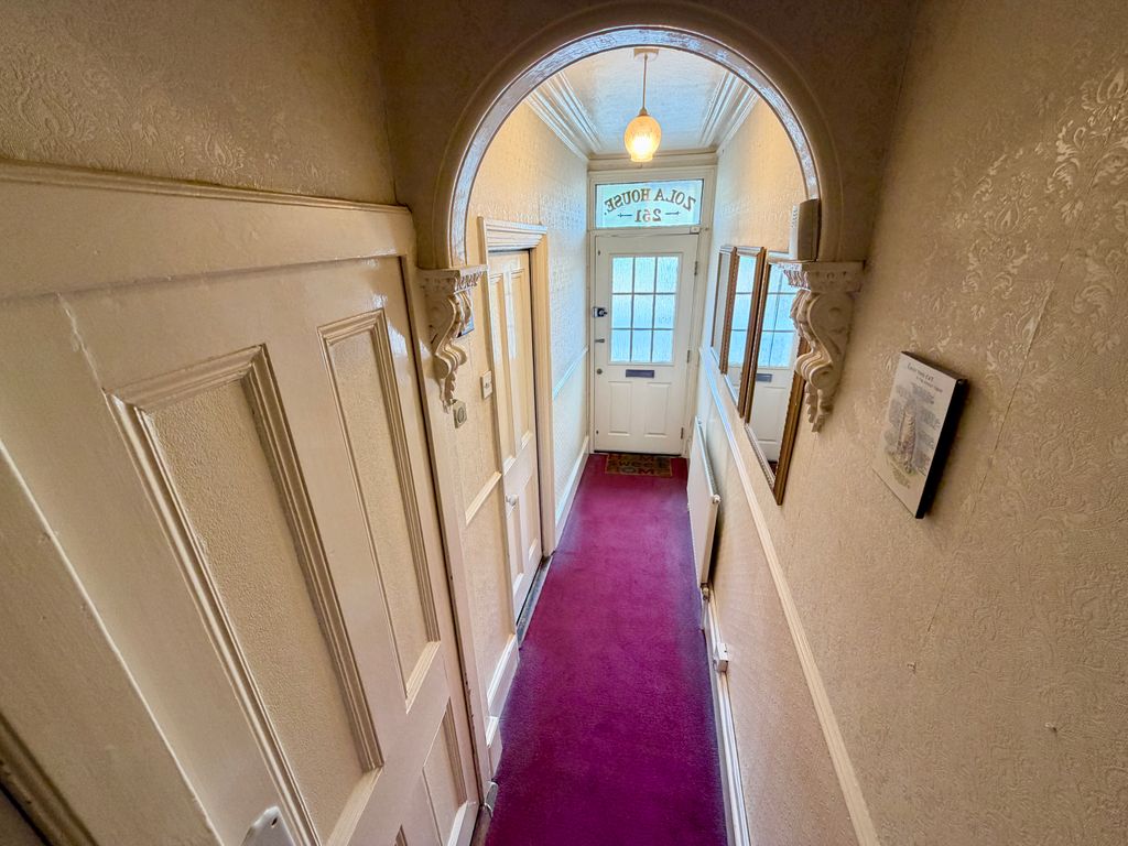 Property photo 2 of 30