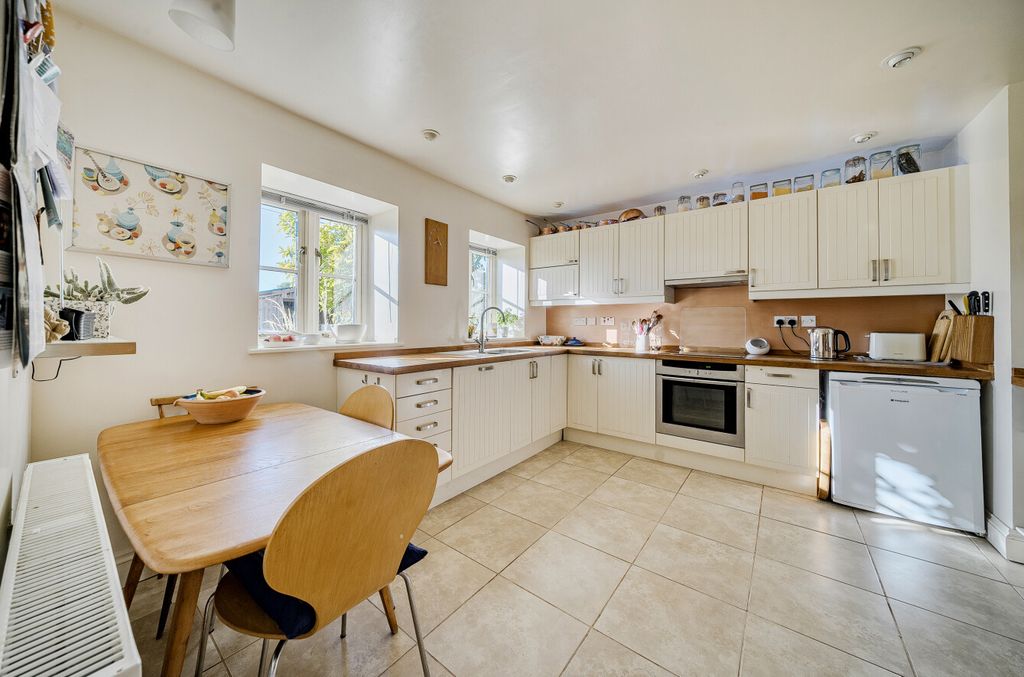 Property photo 3 of 25 Kitchen