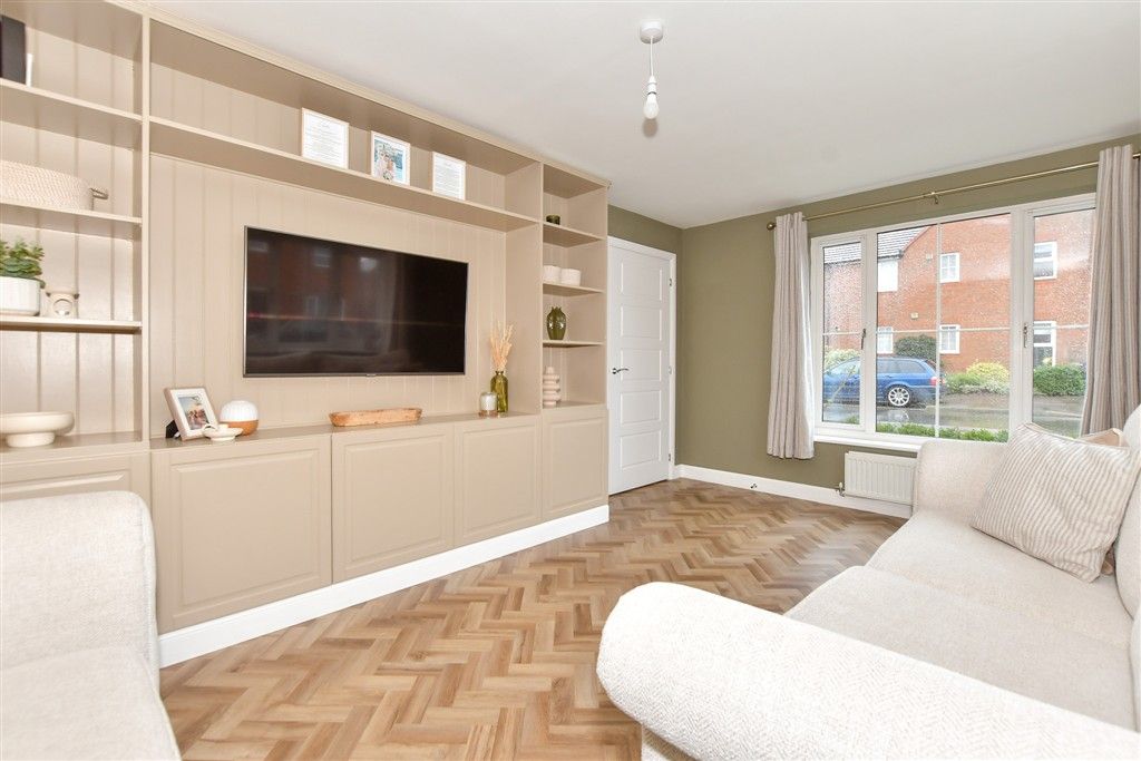 Property photo 3 of 15 Lounge