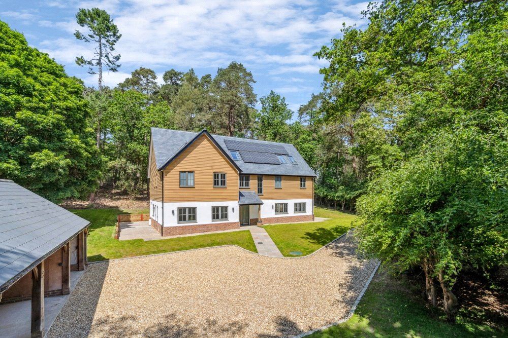 Property photo 1 of 8 Charlwood House