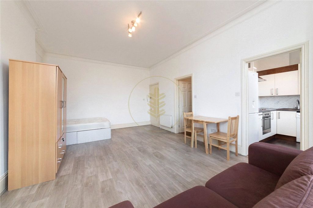 Property photo 3 of 11 Picture No. 20