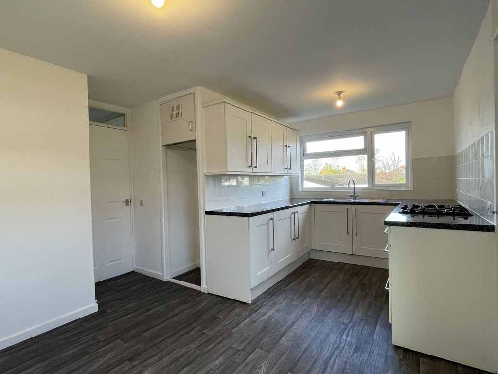 Property photo 2 of 12 Kitchen