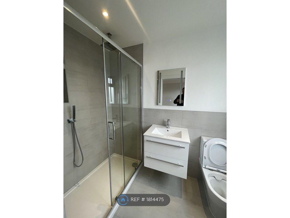 Property photo 3 of 20 On-Suite Loft