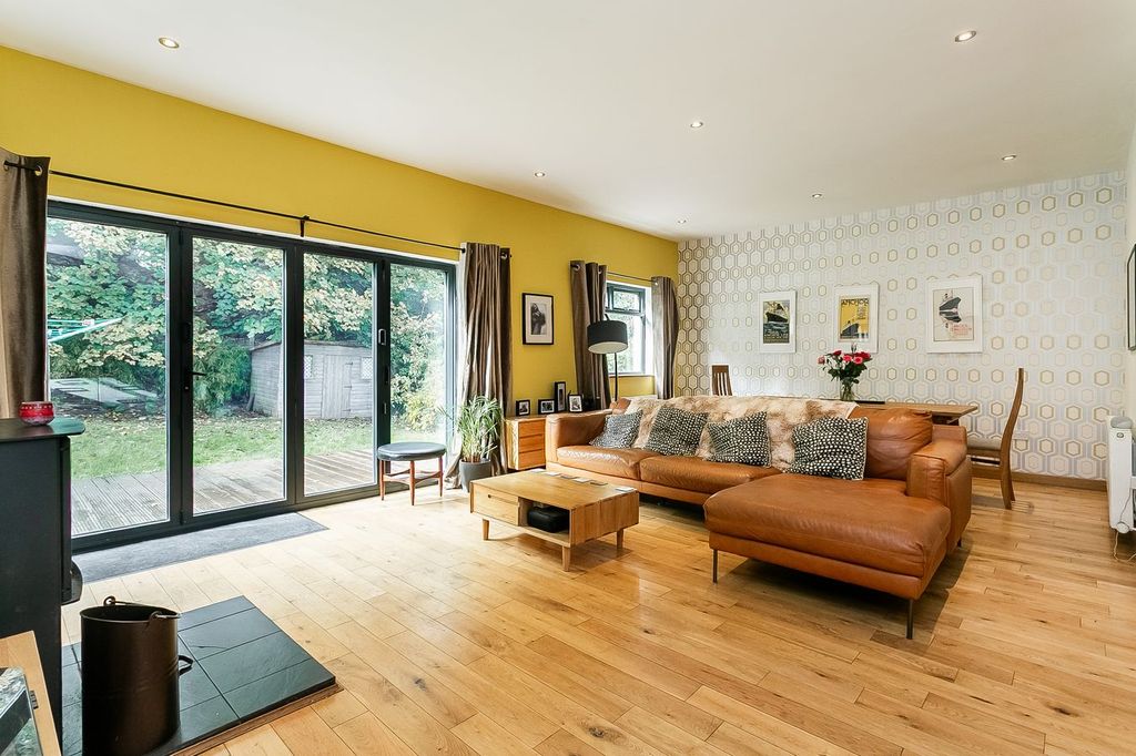 Property photo 2 of 35