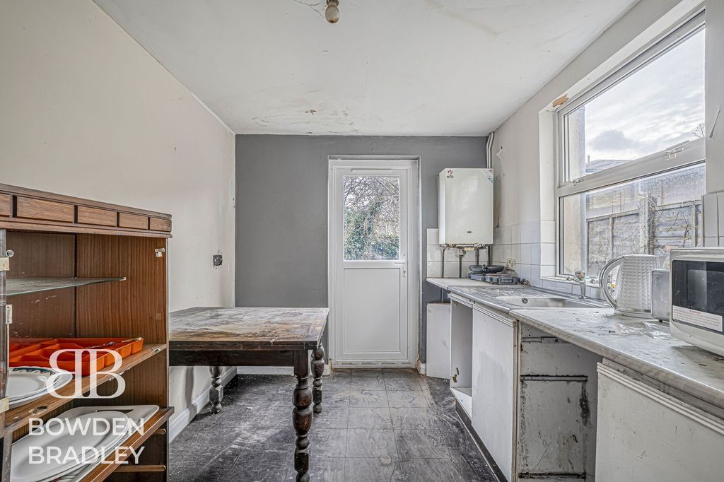 Property photo 3 of 13