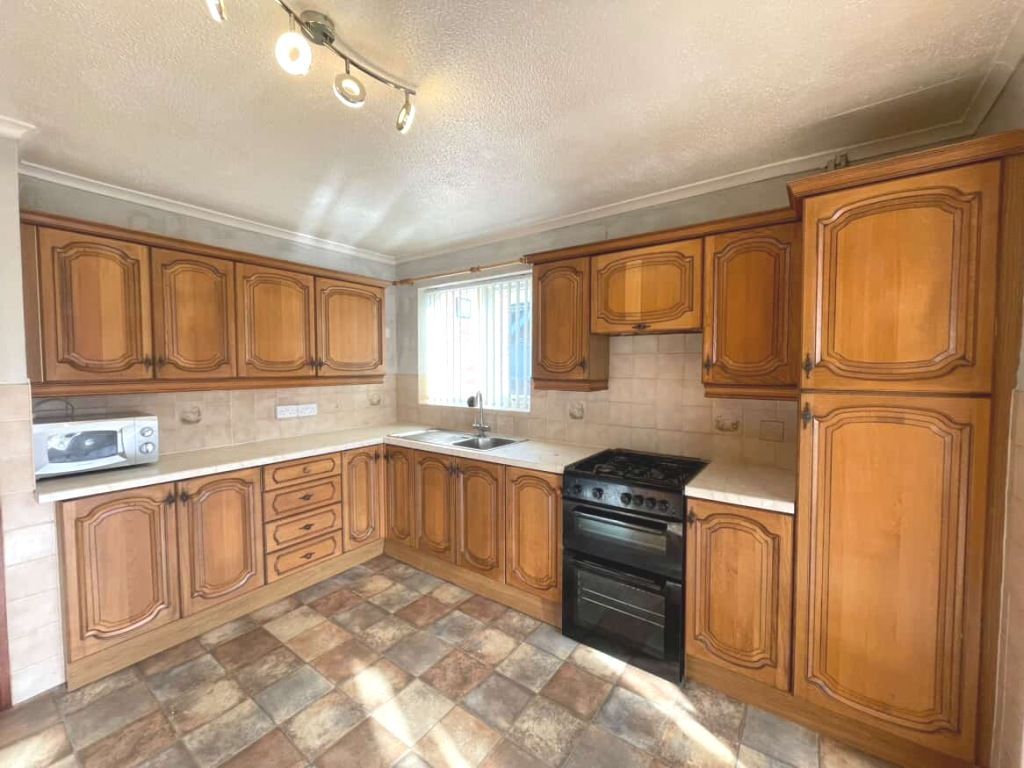 Property photo 2 of 14 Kitchen