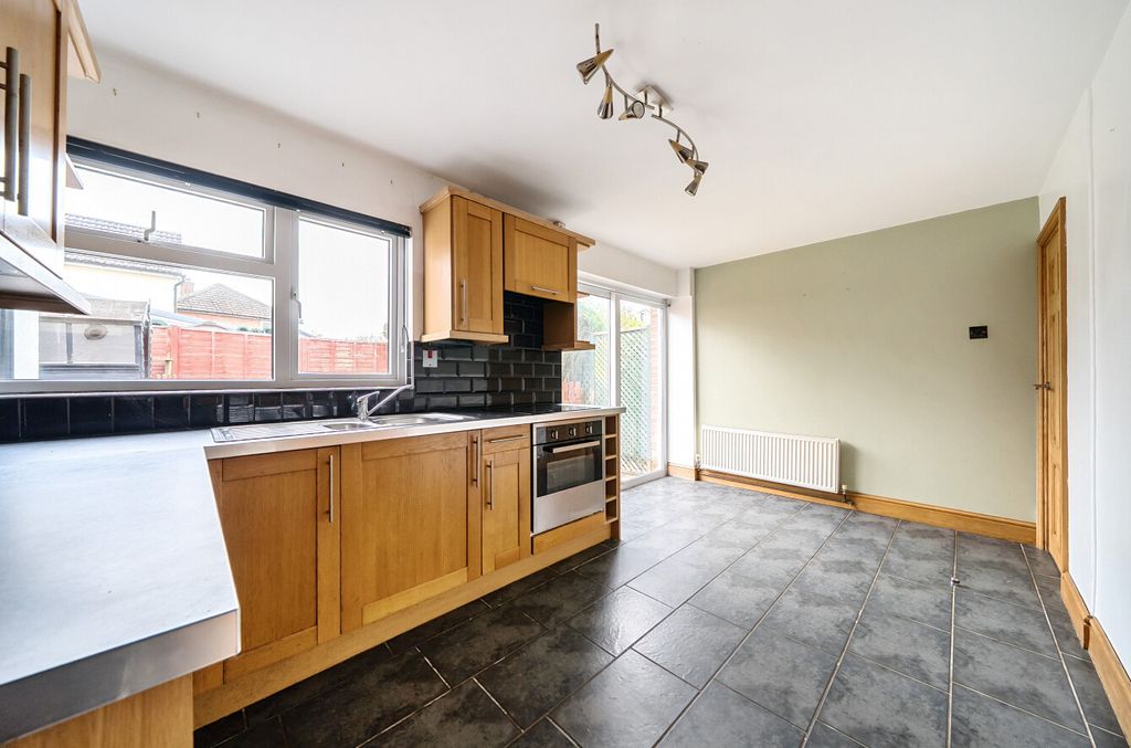 Property photo 3 of 23 1336848-14-689E0B...