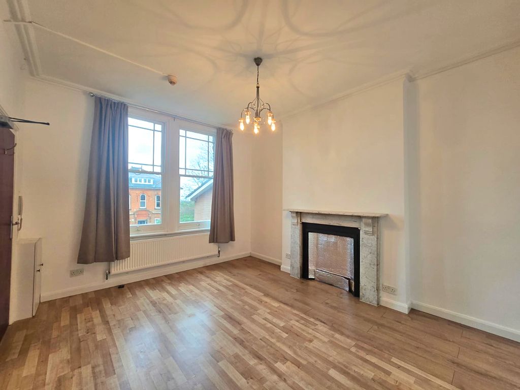 Property photo 1 of 2