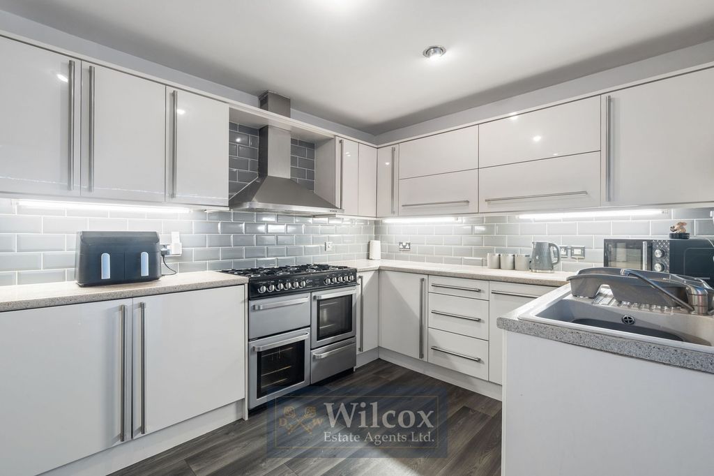 Property photo 3 of 24