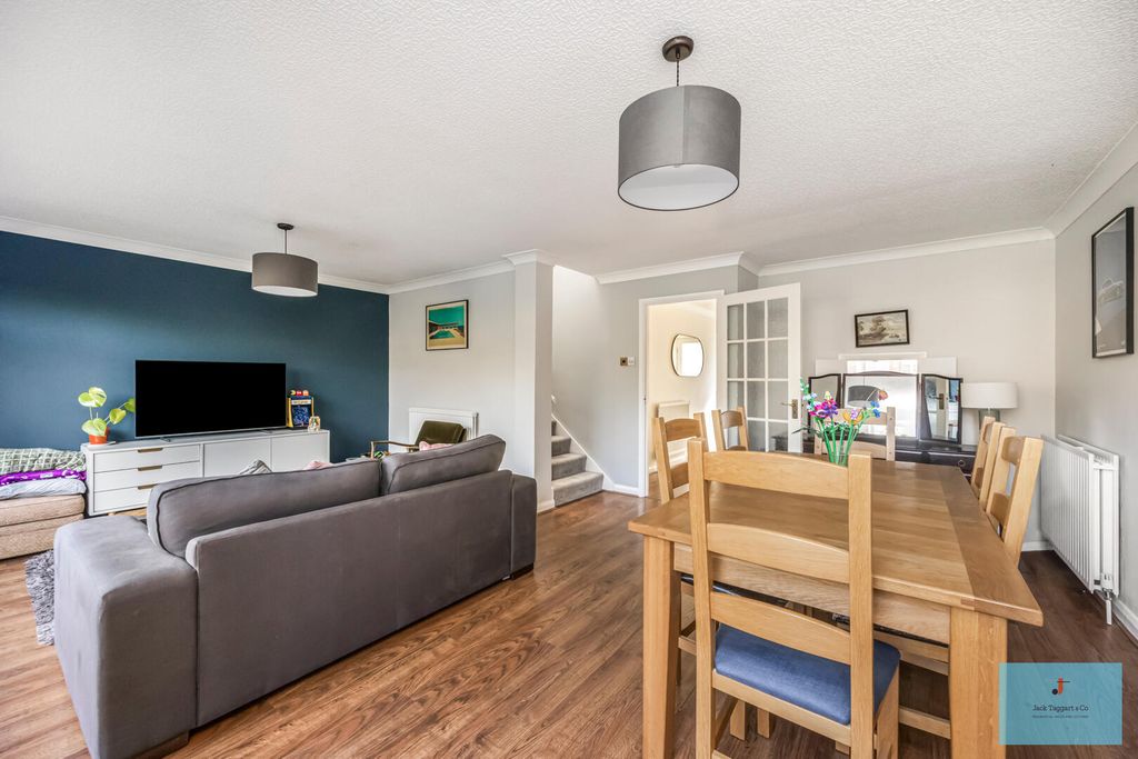 Property photo 3 of 20 Living Room