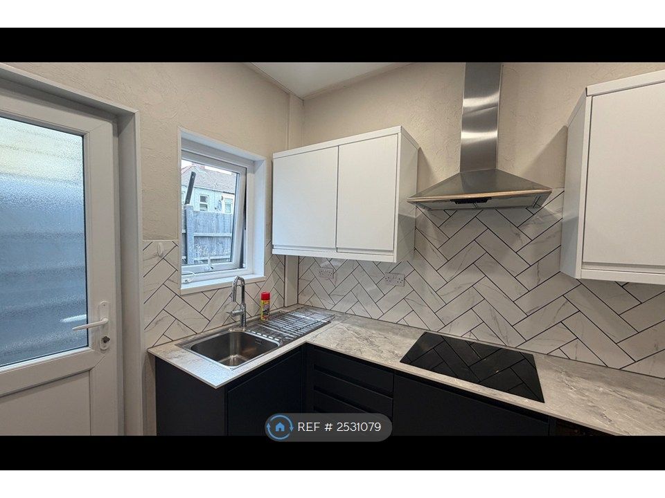 Property photo 3 of 23 Kitchen