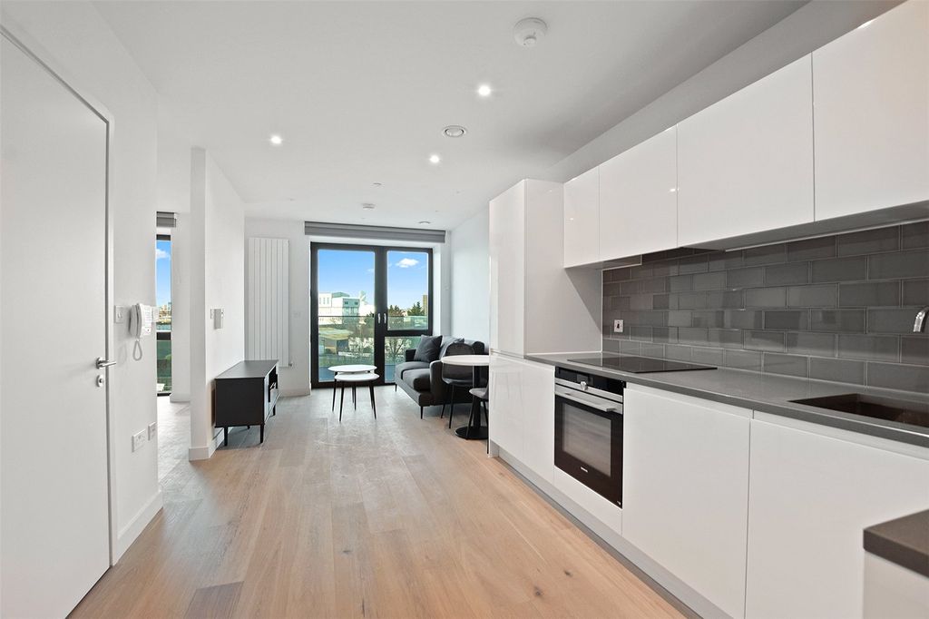 Property photo 3 of 15 Picture No. 02