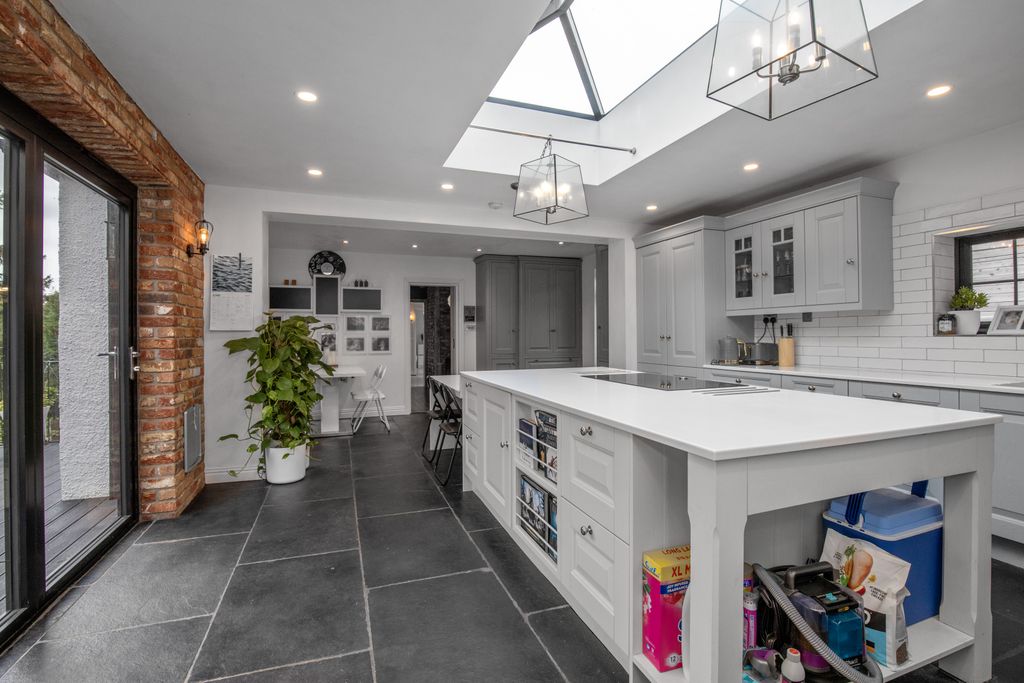 Property photo 1 of 28