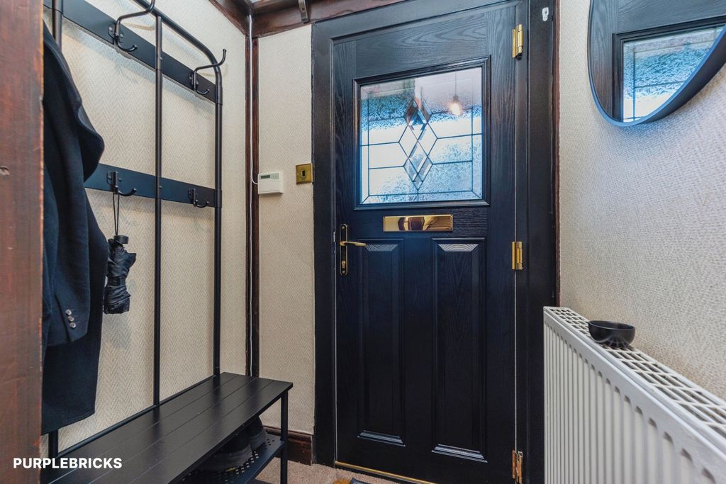 Property photo 2 of 27 Entrance Hall