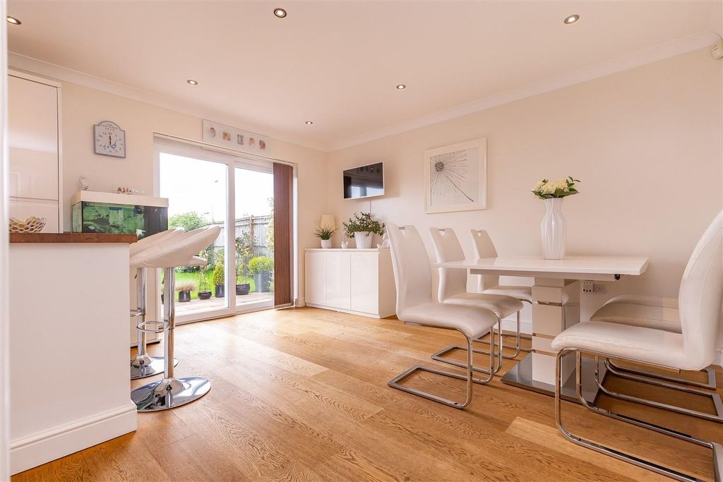 Property photo 3 of 29 61 Upland Road (4).Jpg