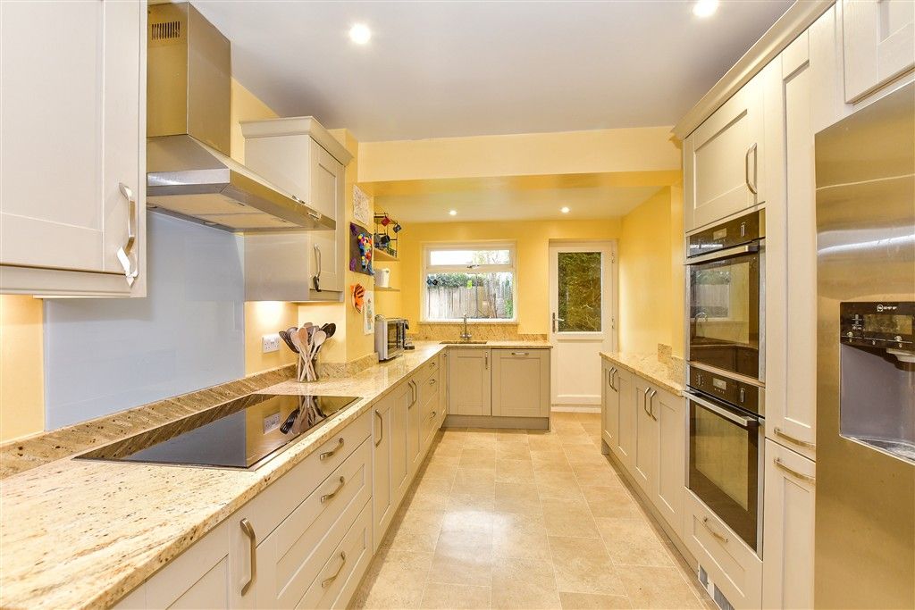 Property photo 3 of 20 Kitchen