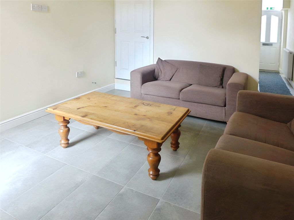 Property photo 2 of 12 Picture No. 11