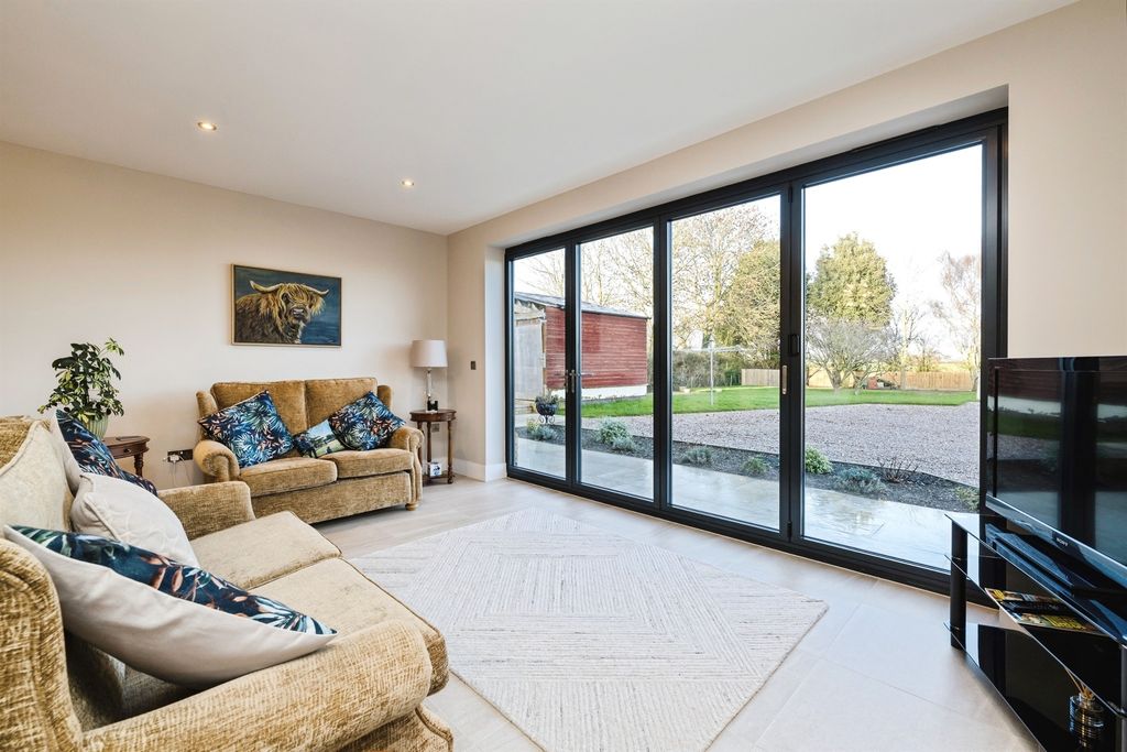 Property photo 3 of 28