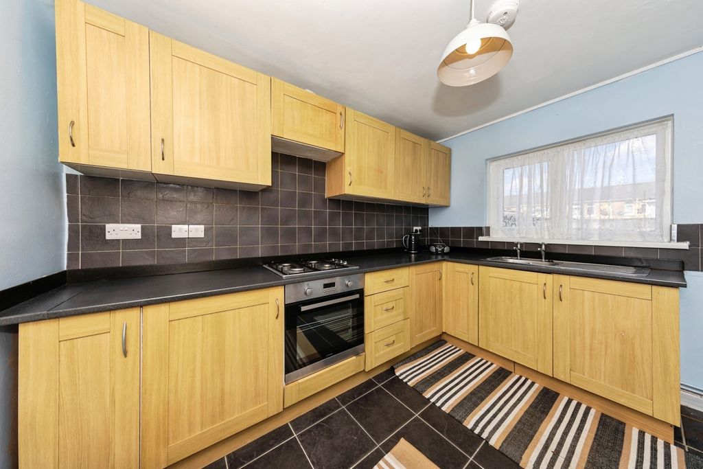 Property photo 2 of 25 Pbox-Img.Jpg
