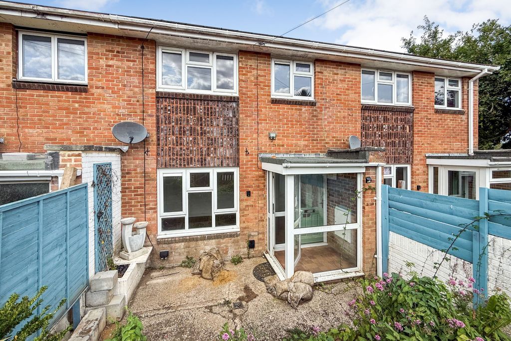 Property photo 1 of 14 239 Gunville Road, Newport, Isle Of Wight, Po30 5Lu