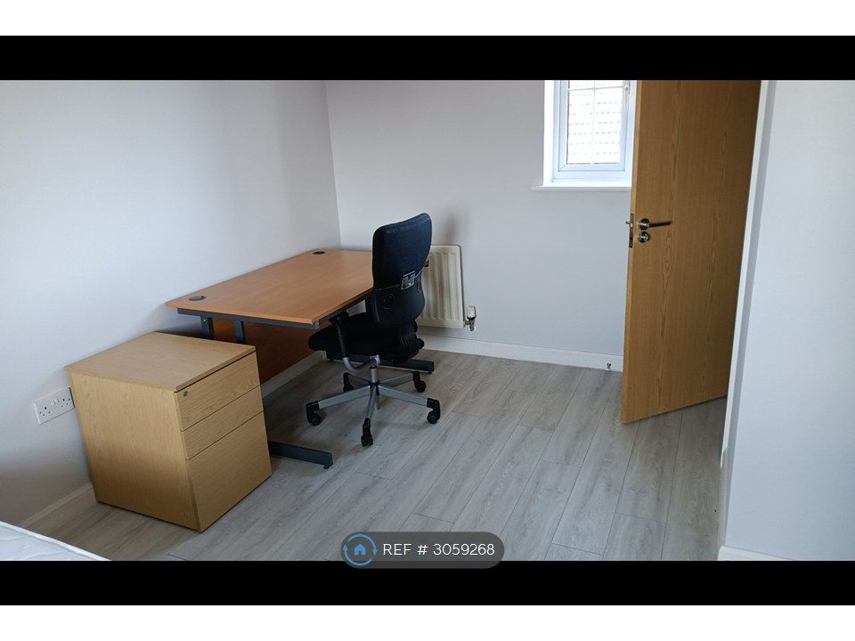 Property photo 2 of 11 Double Room With Ensuire
