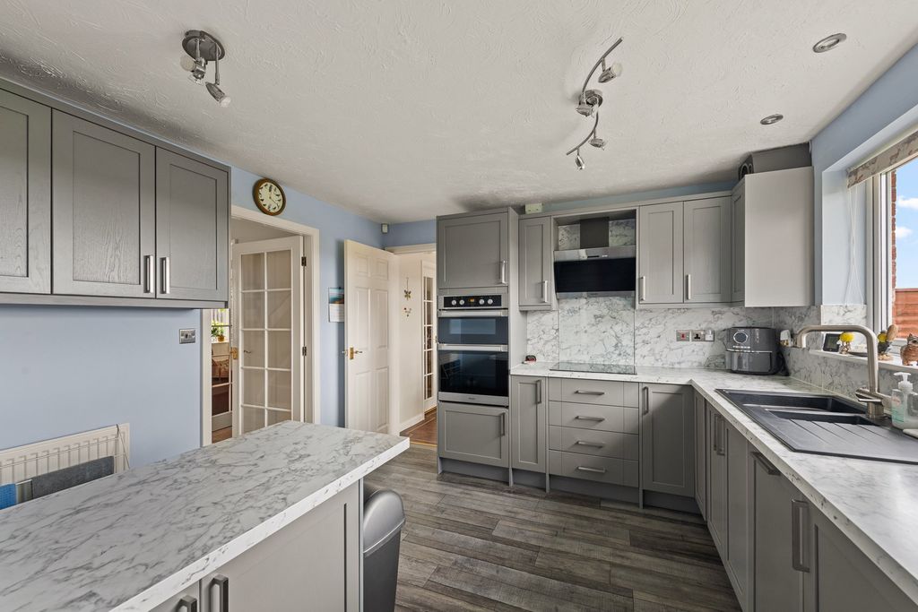 Property photo 3 of 24