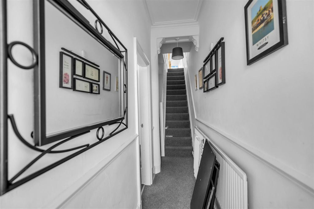 Property photo 2 of 22 Entrance Hallway