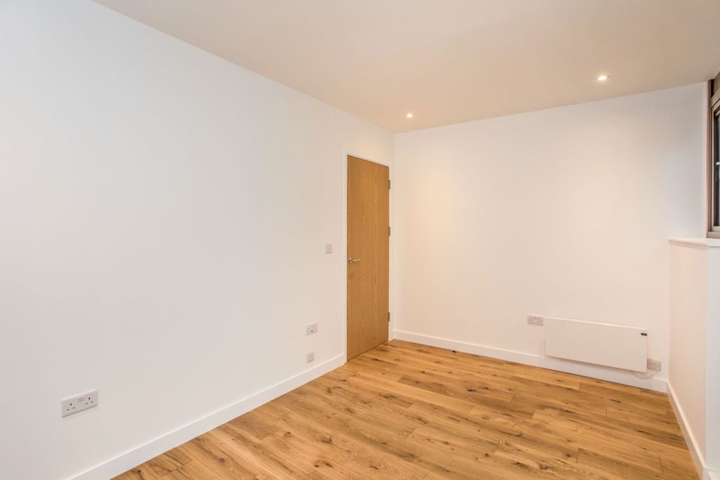 Property photo 3 of 9 828A7F6B-95dc-41E2-9